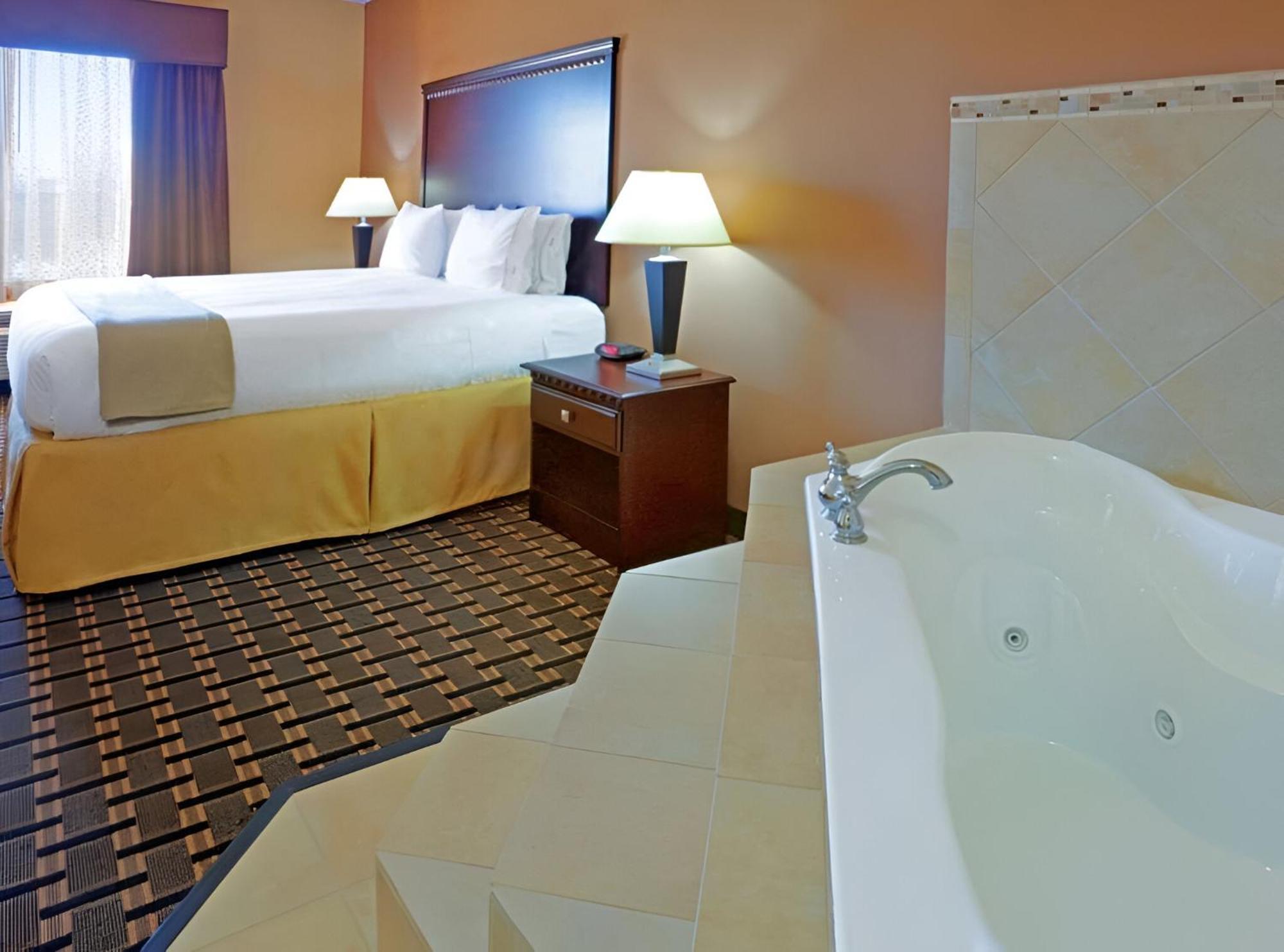 Comfort Inn & Suites Dallas Medical-Market Center Eksteriør billede